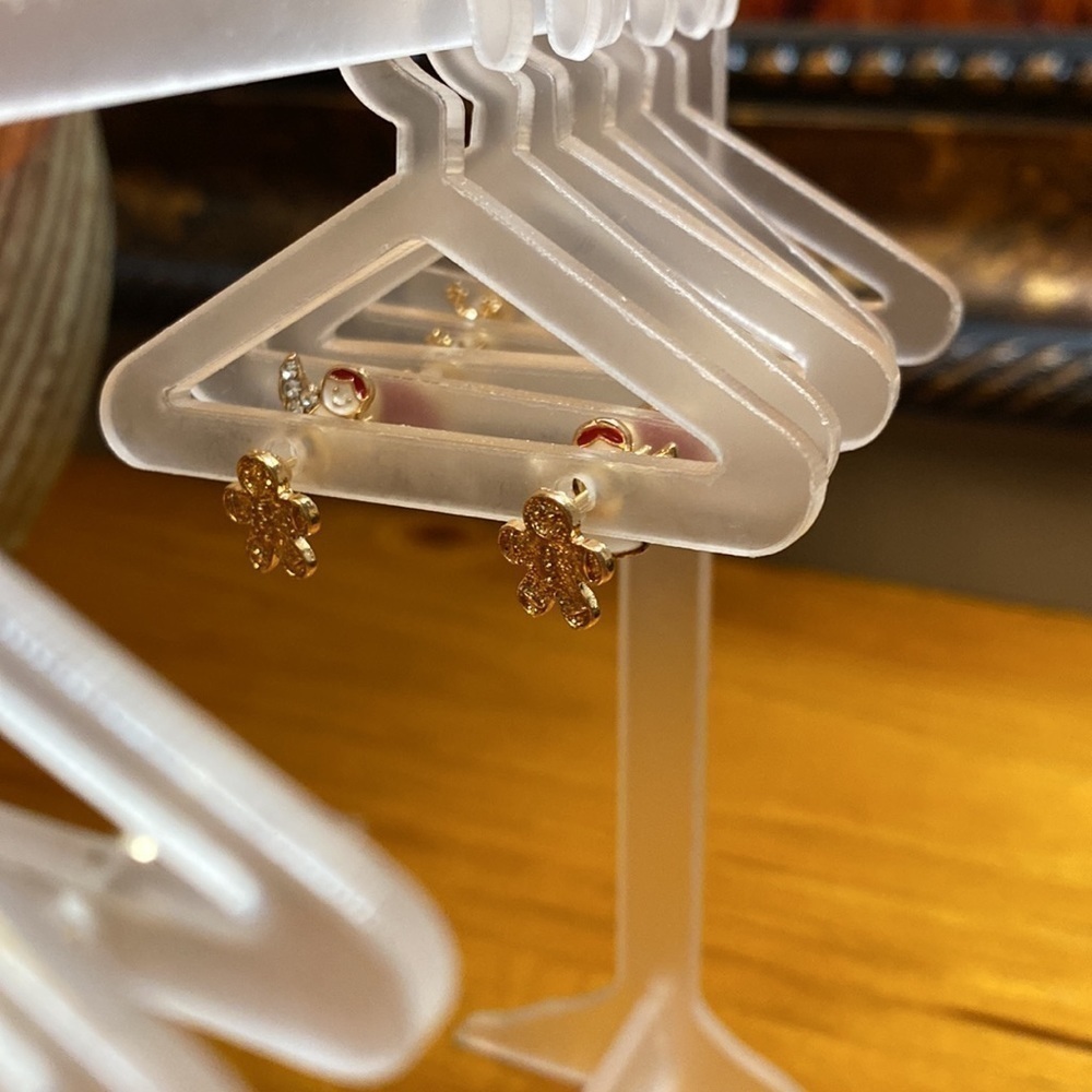 Earring Stand with 8 Pairs of Christmas Earrings NWOT…Great Gift - Picture 8 of 10